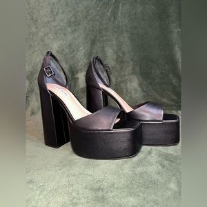 STEVE MADDEN KASSIANI HEELS - BLACK LEATHER - SIZE 10